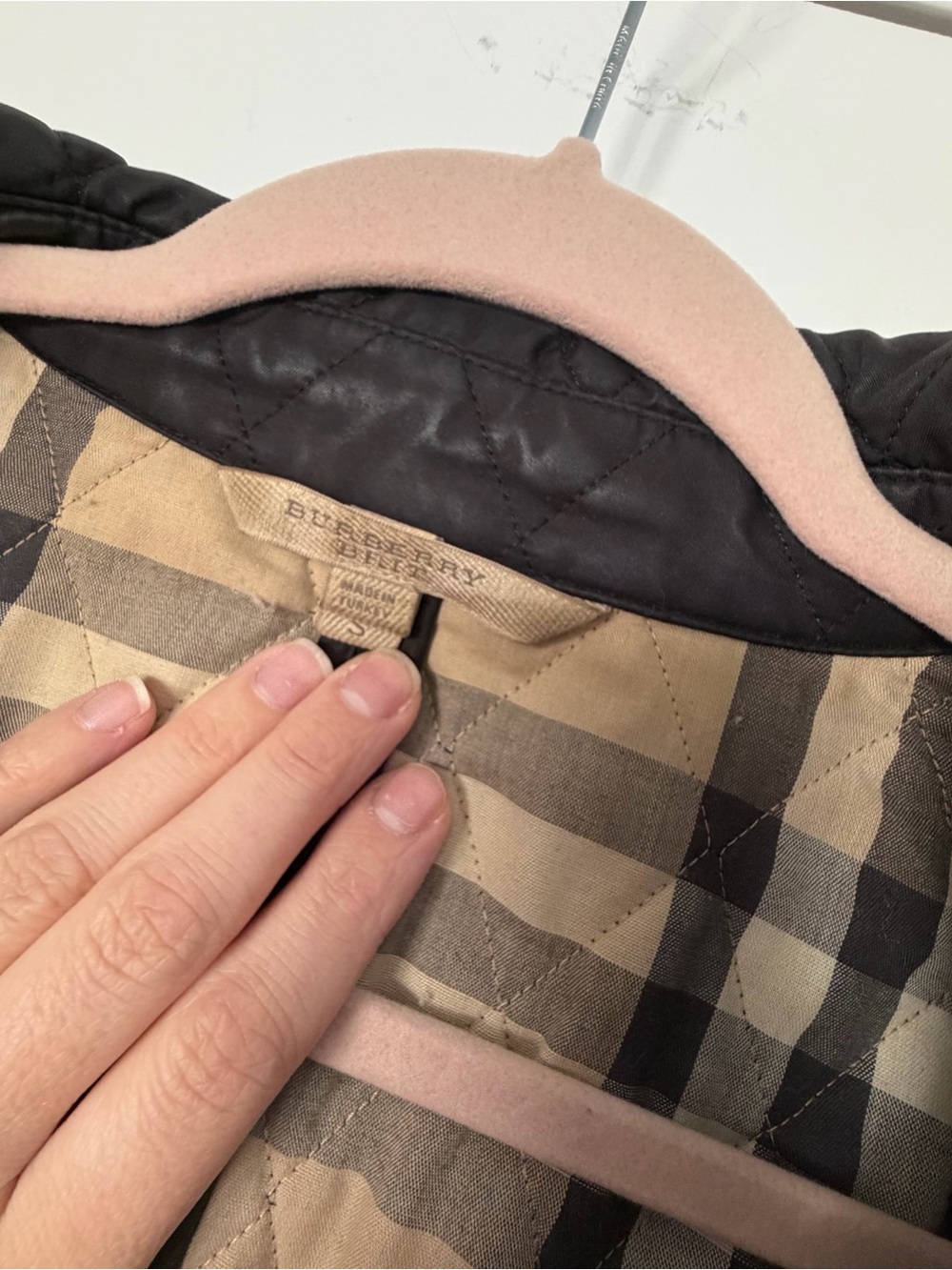Women’s Burberry Black Quilted Jacket with Signature Check Lining Detail - Picture 6 of 8